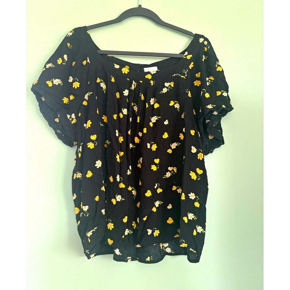 Mason & Belle Women's 1X Black Floral Rayon Scoop Neck Lace Trim Blouse
